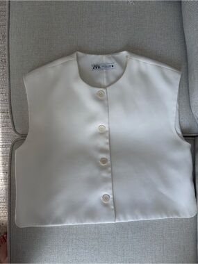 Zara Ivory Button-Front Sleeveless Vest